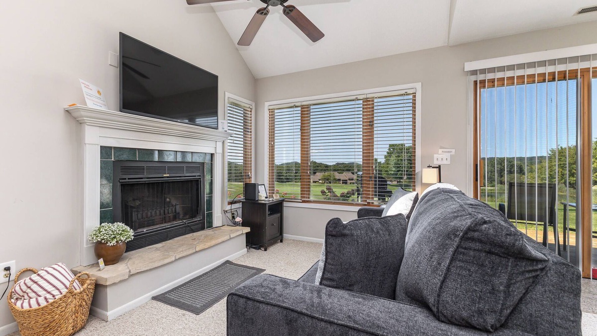 The Galena Territory Villa | Fall Break @ Poplar Ridge! Amazing Golf Course View with Access to Pools!