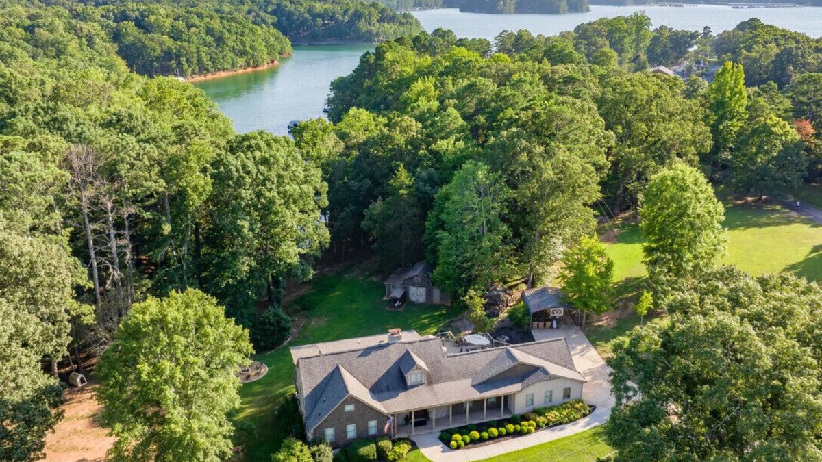 Flowery Branch Apartment | Fall by the Lake Farm Experience, Sauna, & More!