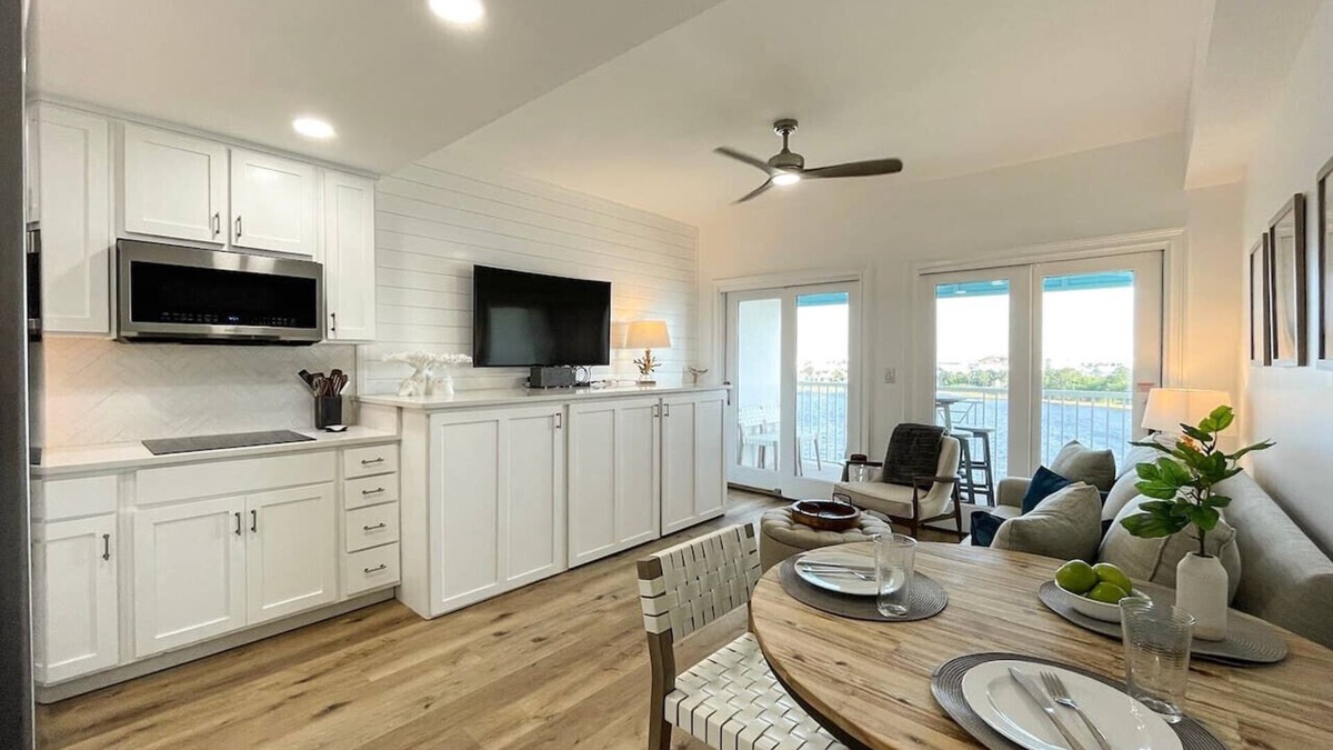 Sunnyside Condo | Fall by the Shore | 1BR w/Water Views + Beach Service