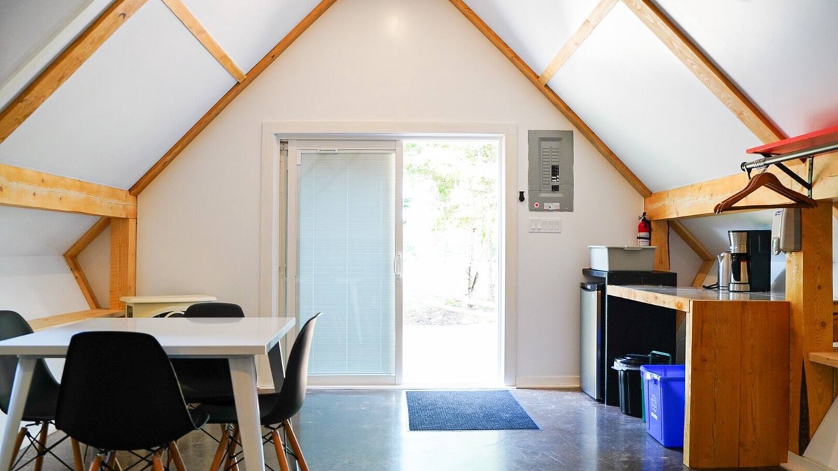 Belfast Cabin | Fall Cabin