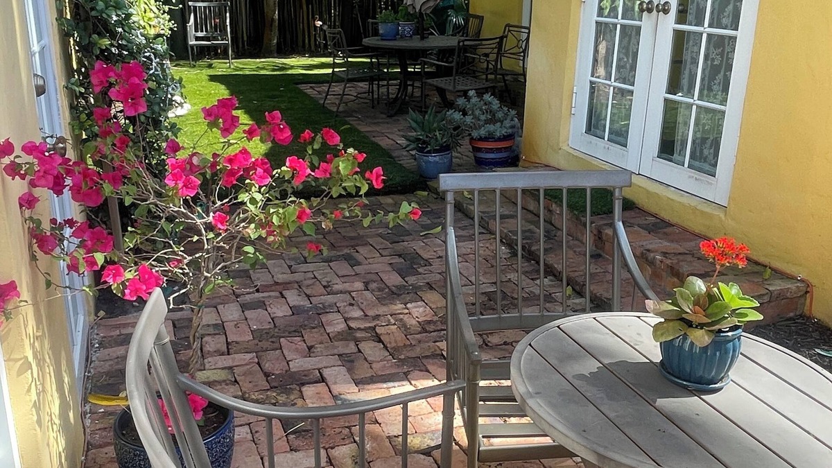 Palm Beach - West Palm Beach Cottage | FALL CELEBRATION 10% off 1 wk now-10-15