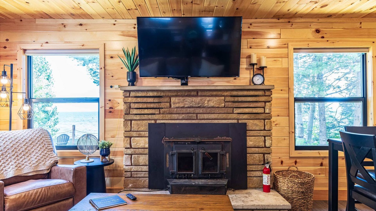 Paradise Cabin | Fall Colors & Cozy Nights on Lake Superior