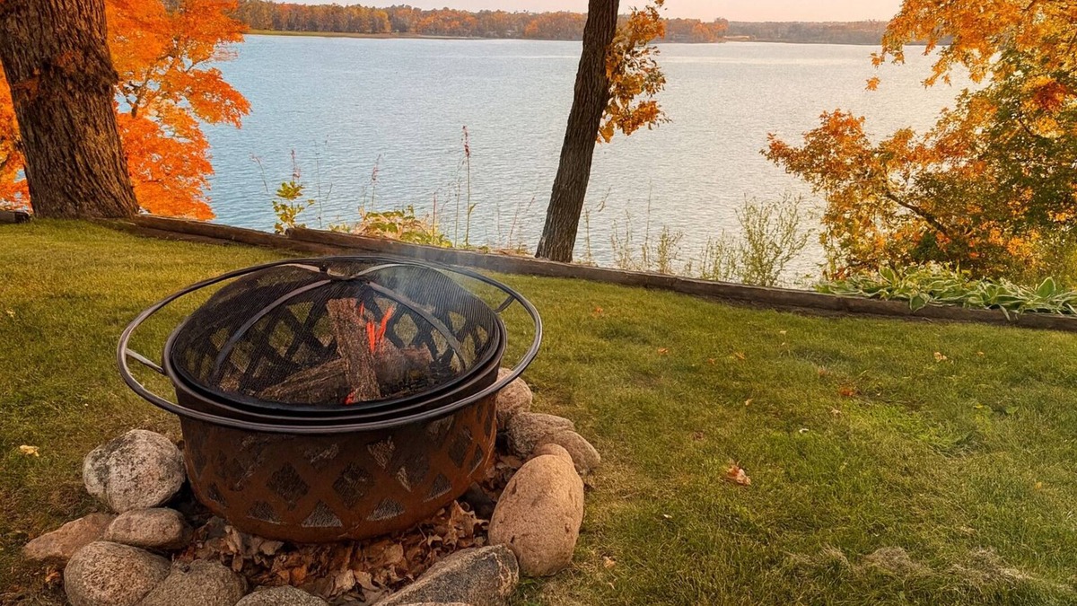 Vergas Cottage | Fall Colors! - Lakeside Cottage on Trowbridge Point - Swim, Fish, Relax!