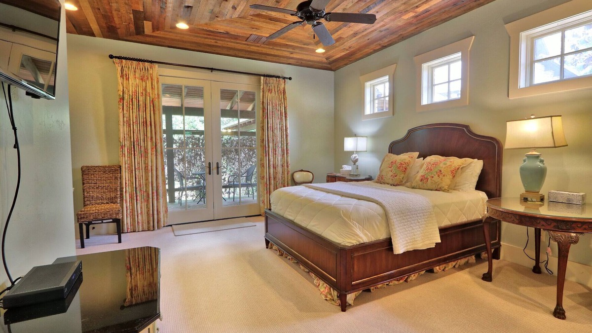 Buda House | Fall Creek Vineyards Chardonnay Room