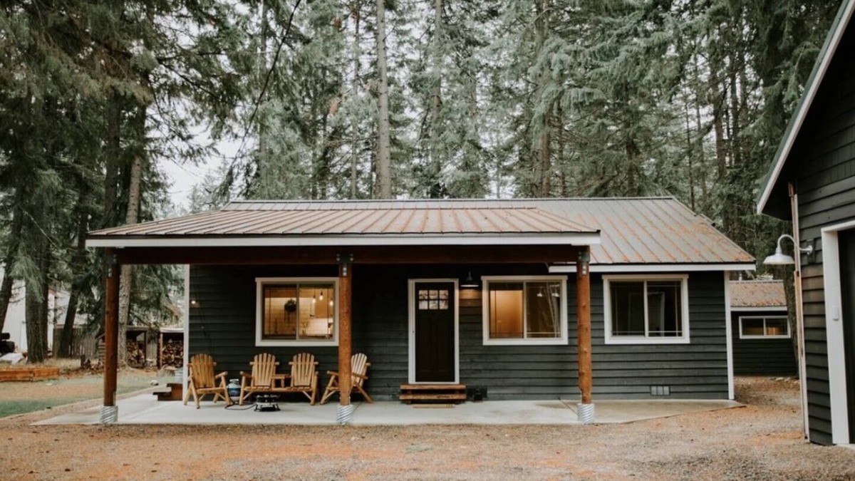 Cle Elum Cabin | Fall Escape: Cabin & Casita w/ Hot Tub, Game Room, Fire Pit + Lake Access