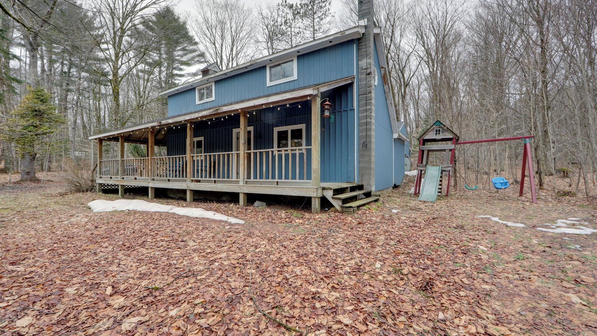 Remsen Cabin | Fall Festival Retreat: Cabin w/Deck & Yard!