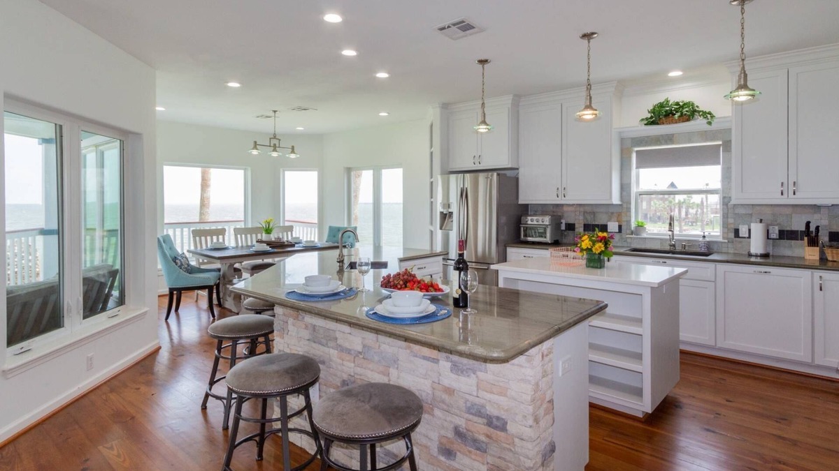 El Lago House | Fall for Galveston 15% Off Your Stay This Season