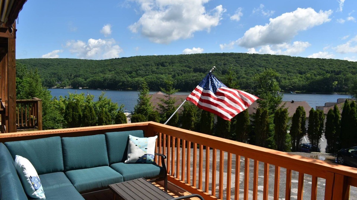 Thayerville Condo | Fall Fun at our Centrally Located Lake View Condo that sleeps 6!