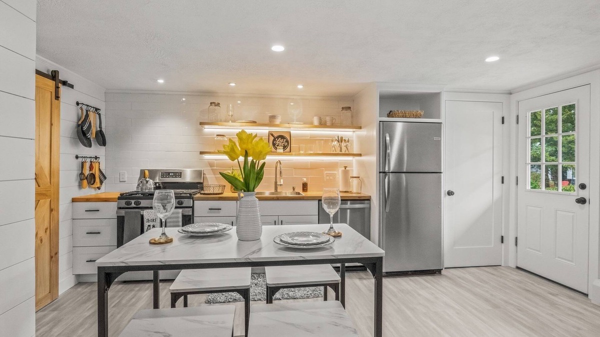 Dennis Apartment | Fall Getaway Condo in Dennis Village. Walk to Treats