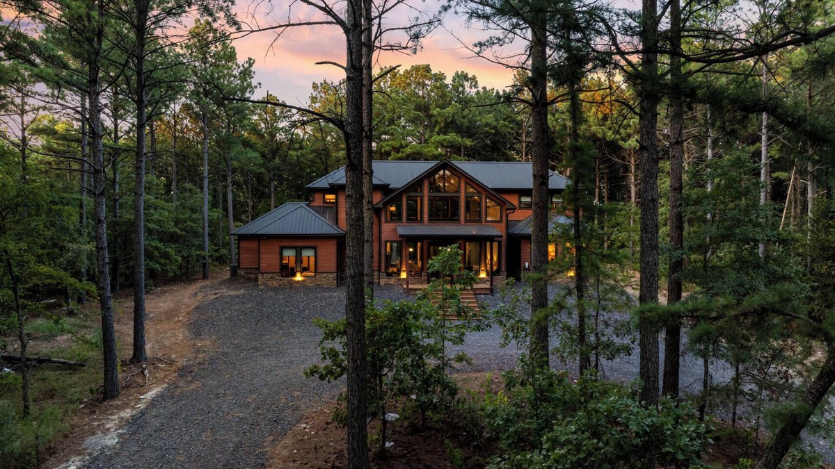 Hochatown Cabin | Fall Getaway for 17 | Hot Tub Fire Pit for S'mores