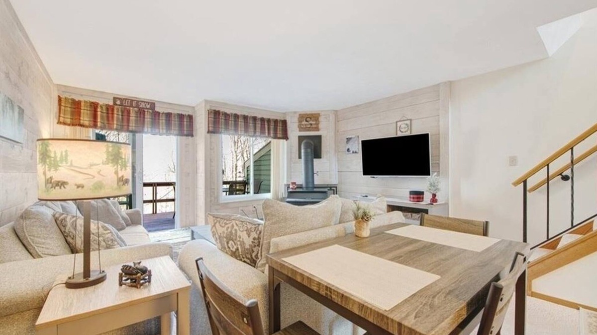 Hidden Valley House | Fall in the Laurel Highlands. Family sized townhouse, close to local fun.