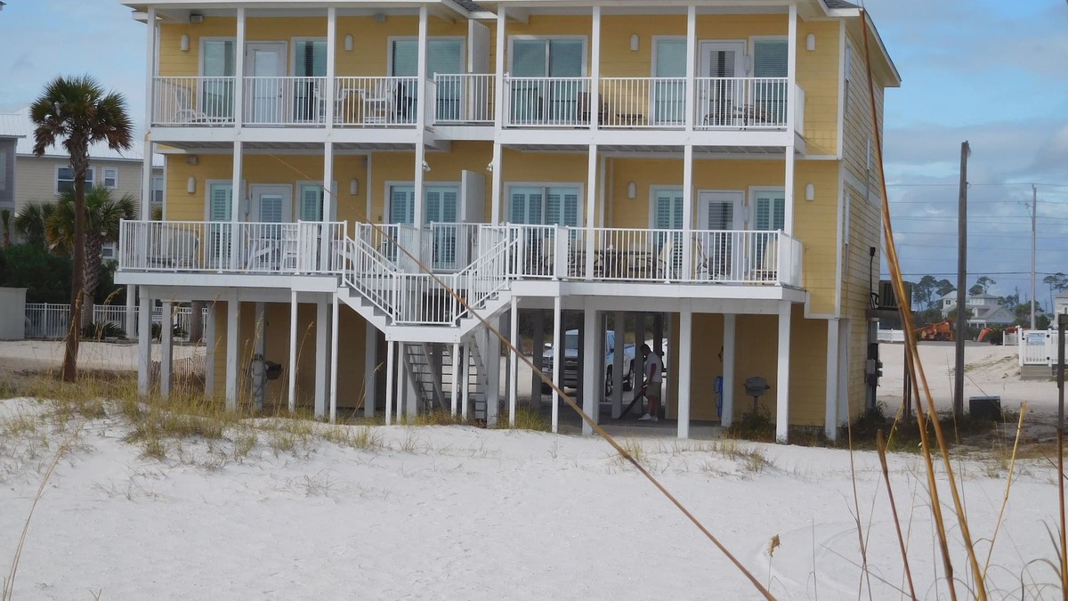 Ono Island House | Fall into Savings — Your Beach Escape Awaits! Beach House & Pool: Sleeps 11.