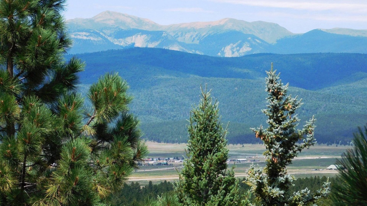 Angel Fire House | Fall is beautiful in the mountains-make your reservation now!