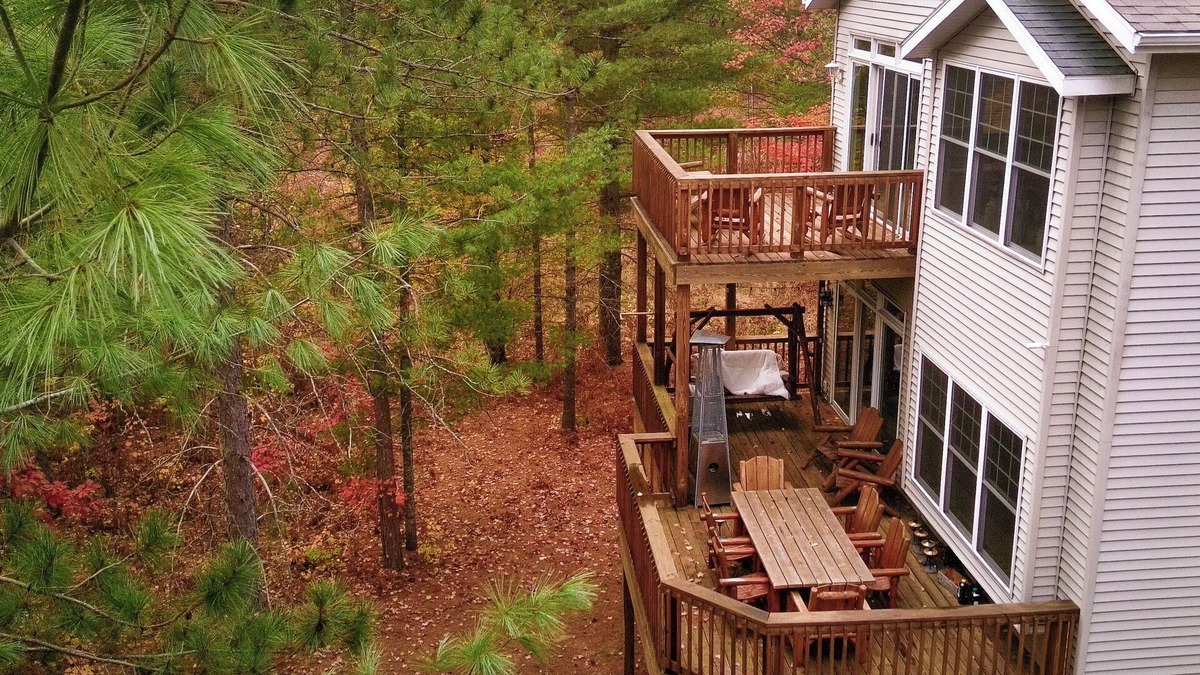 Pellston House | Fall Retreat w/Game room, near Mackinaw and Harbor Springs! n