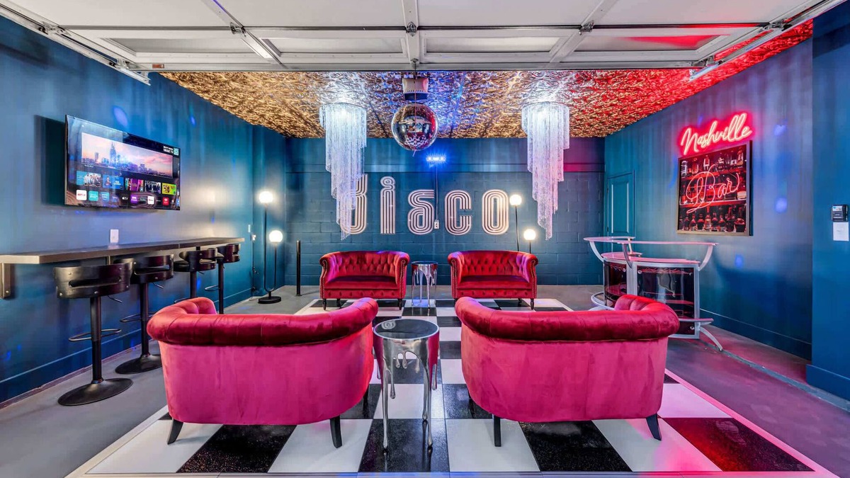 Katie Hill Neighborhood House | Fall rooftop hot tub, disco lounge, and skyline views near Nashville downtown