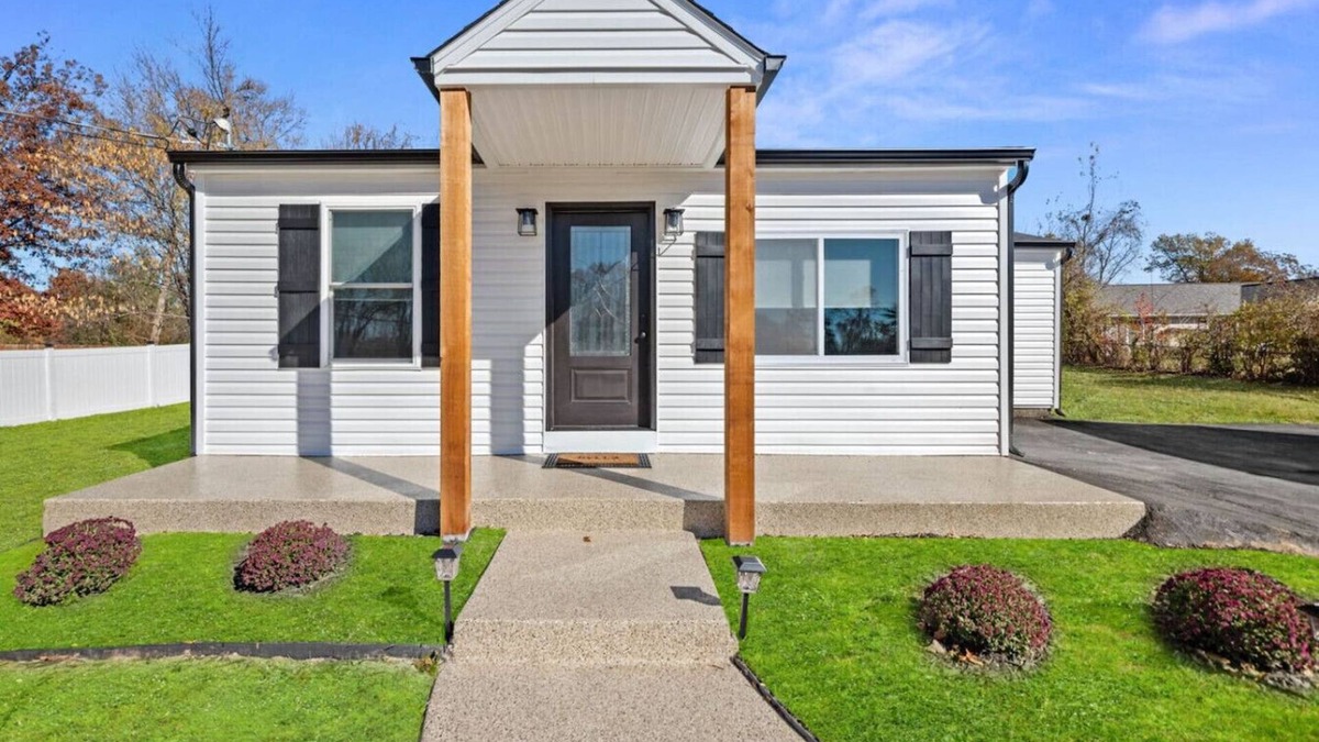 St. Charles Apartment | FALL SALE,Cozy 2BR Chalet, W/Hot Tub on 1.2 Private Acres!