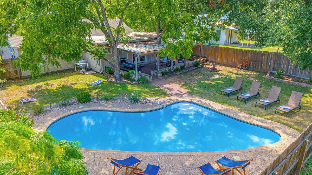 Fredericksburg House | Fall Sale! Pool, Pets, Near DT, Quiet, Games!