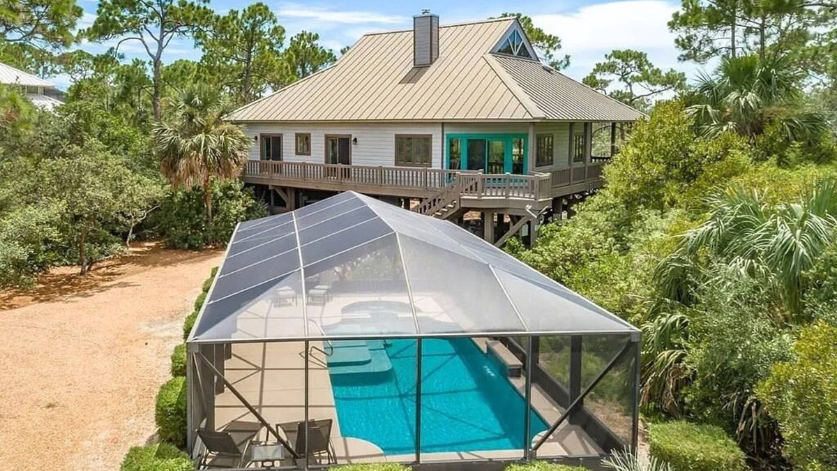 Plantation House | FALL SAVINGS! Canal Front, small dog ok, dock, screened private pool!