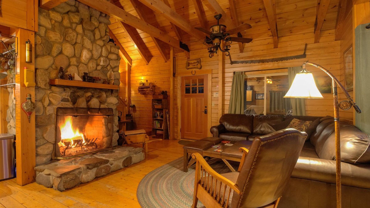 North Anson House | FALL SPECIAL PRICING Maine Log Home Private Shore. Stone Fireplace.Pet Friendly!