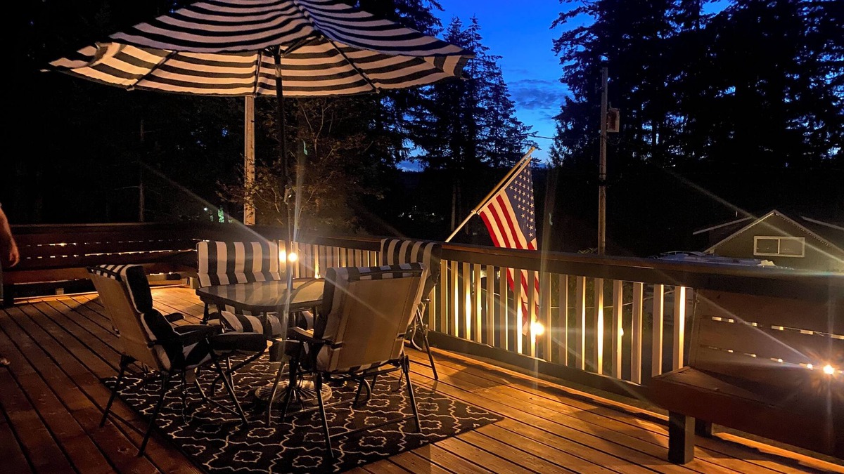 Allyn-Grapeview House | Fall Treasure Island Getaway Special