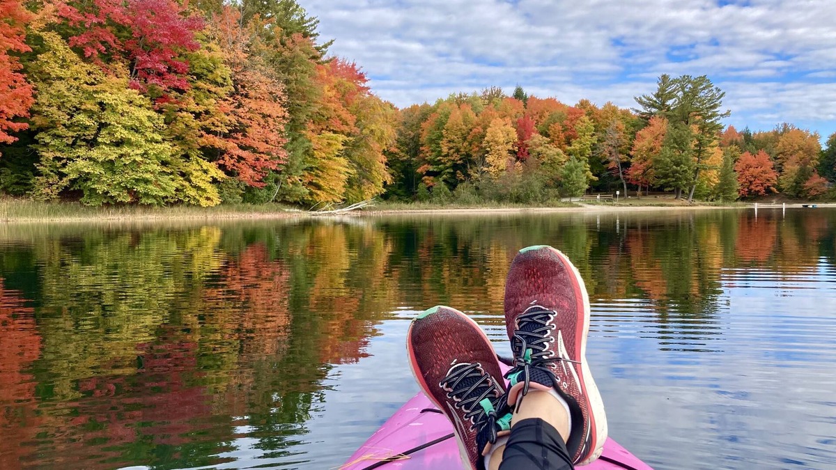 Northeast Michigan Cabin | Fall Vibes! Kayaks, Campfires, S'mores & More! KING BED.