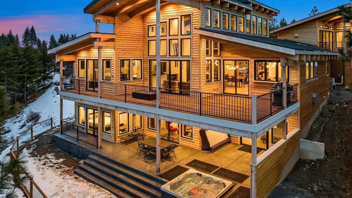 Cle Elum House | Fall-Winter fun! 5bd/4.5ba with spectacular views in the center of the resort!