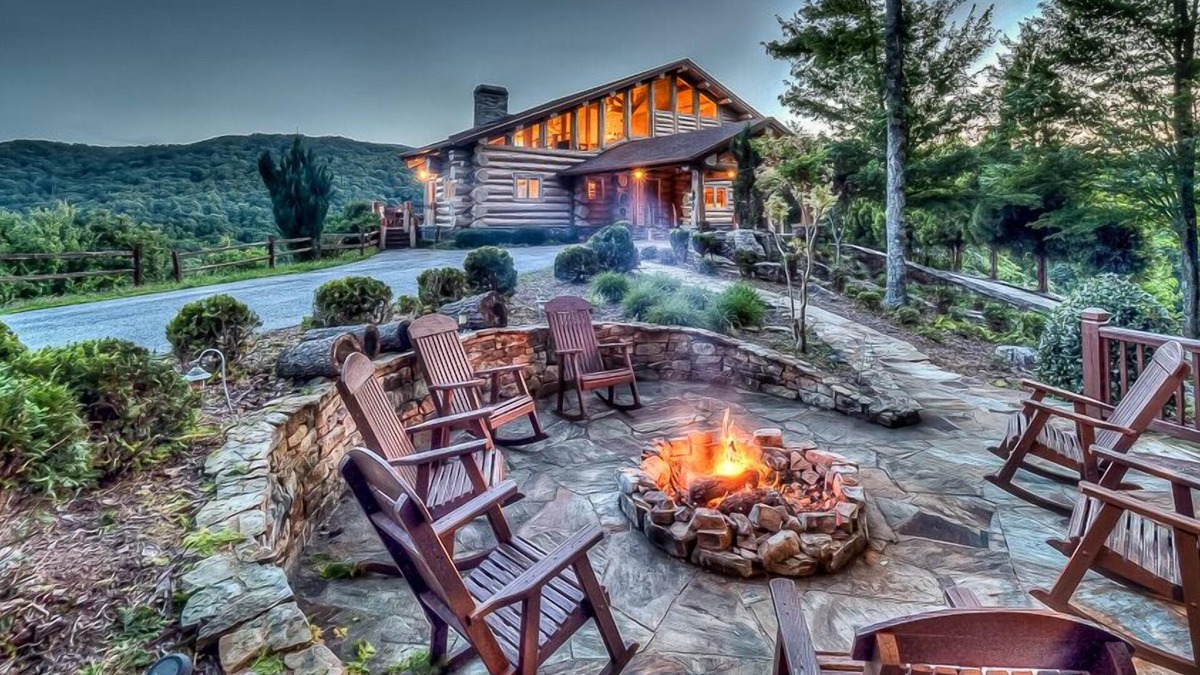 Raccoon Ridge Cabin | Falling Waters Lodge - Magnificent Views | Large Wraparound Decks | Hot Tub & Game Room