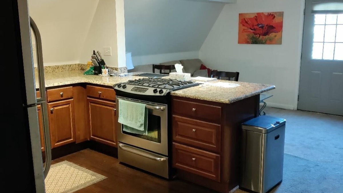 Van Voorhis Apartment | Fallowfield Township: One BR Executive apartment for rent, fully furnished.