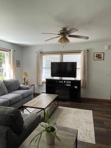 Benton House | Falls Edge Farm Cottage