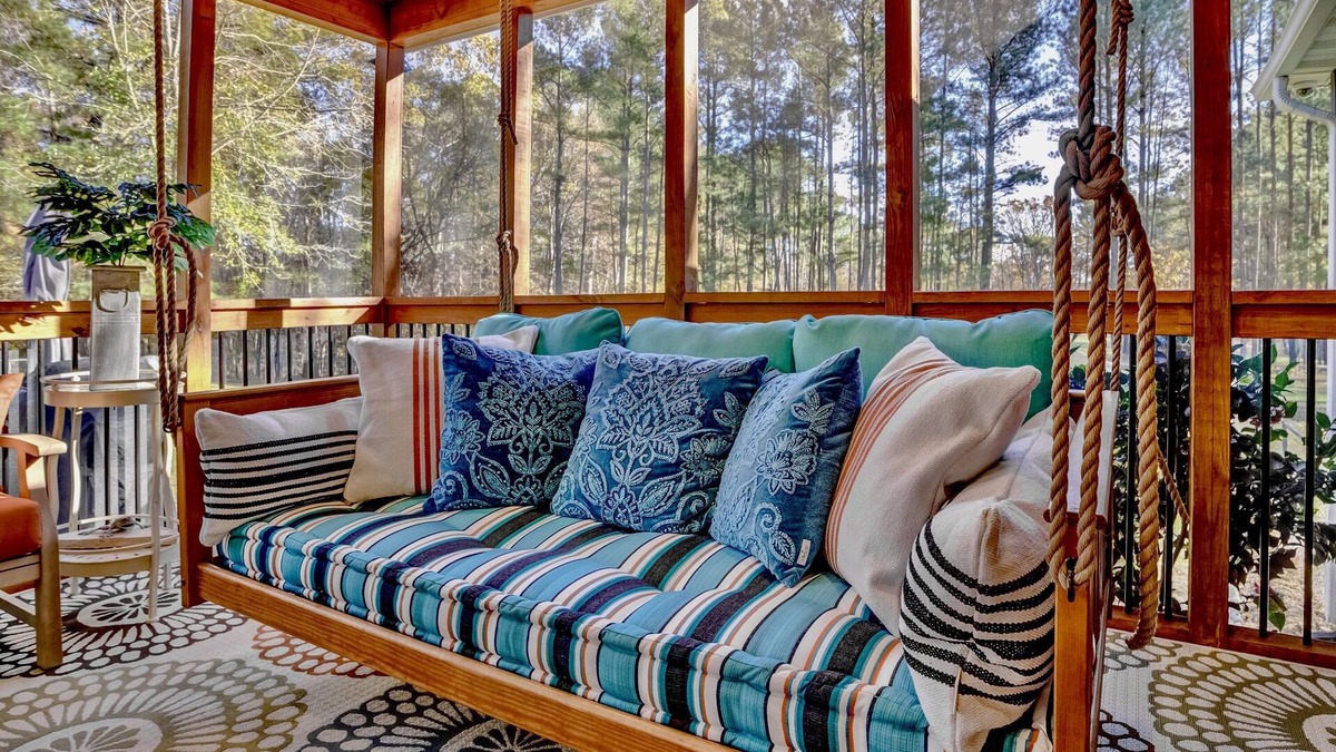 Durham Cottage | Falls Lake Cottage@Rolling View with saltwater hot tub, fire pit & screen porch