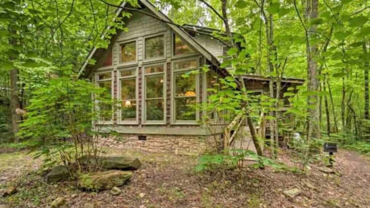 Chatsworth Cabin | Falls View Cabin at Dennis Mill on designated trout stream.n