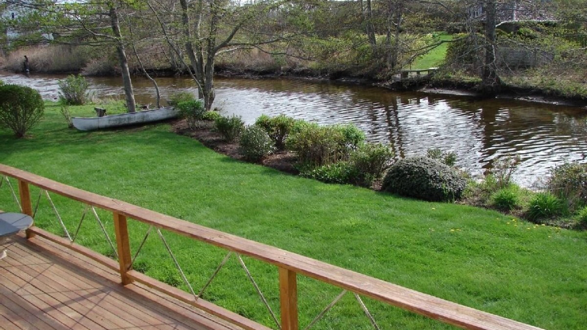 Falmouth House | Falmouth Breezes on the Cape