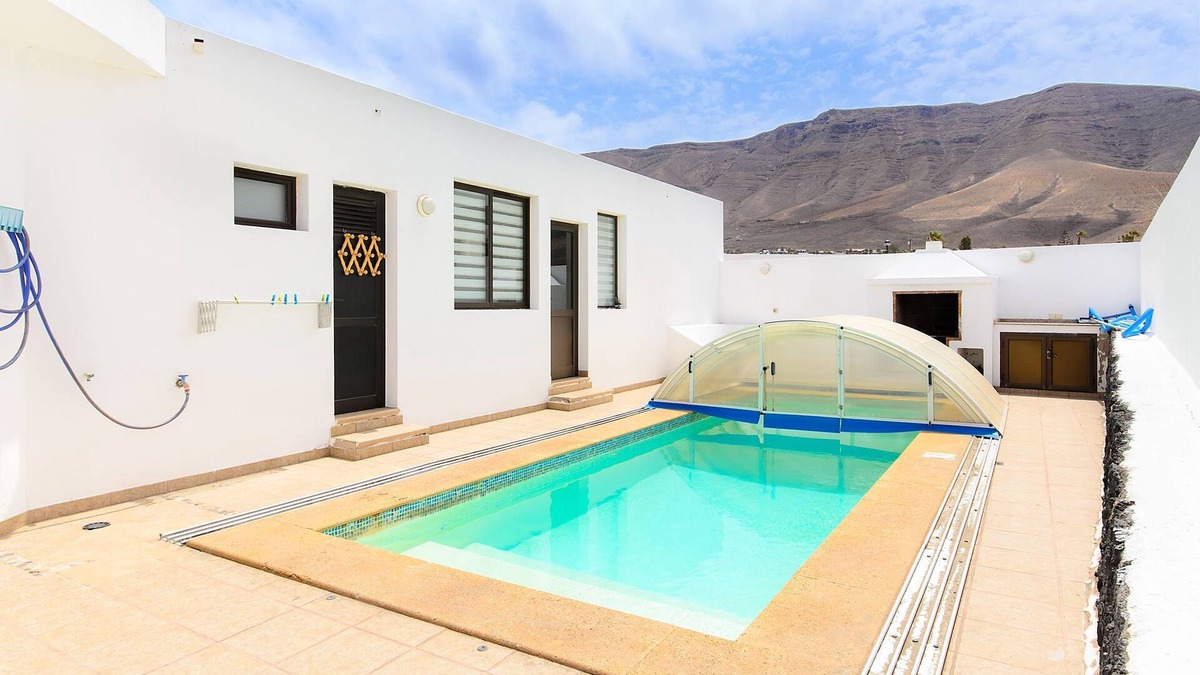 Urbanizacion Famara House | Famara Beach House on the Shore with Shared Pool, Ocean/Mountain Views & Wi-Fi