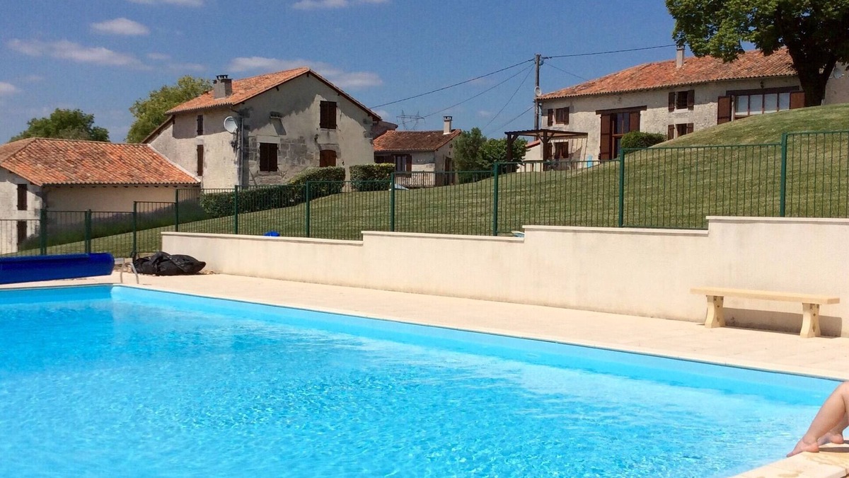 Nanteuil-de-Bourzac House | Family friendly, peaceful 3 bedroom Luxury Barn with 14m Pool & air conditioning