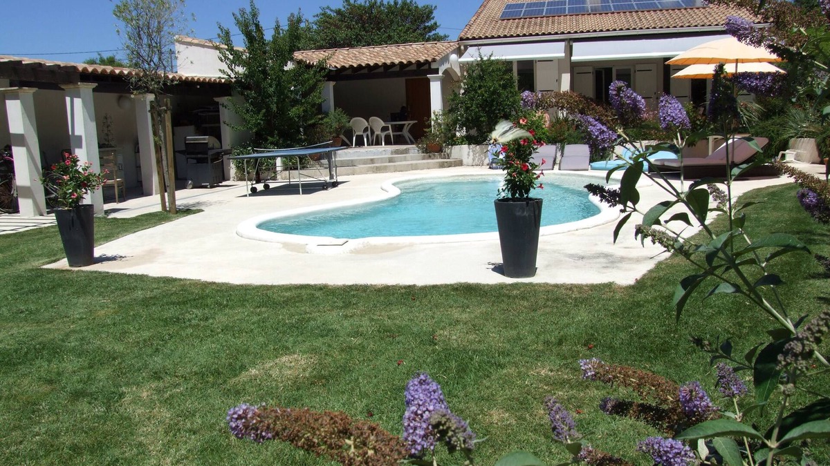 Saint-Mathieu-de-Treviers Villa | Family villa surrounded by a landscaped garden