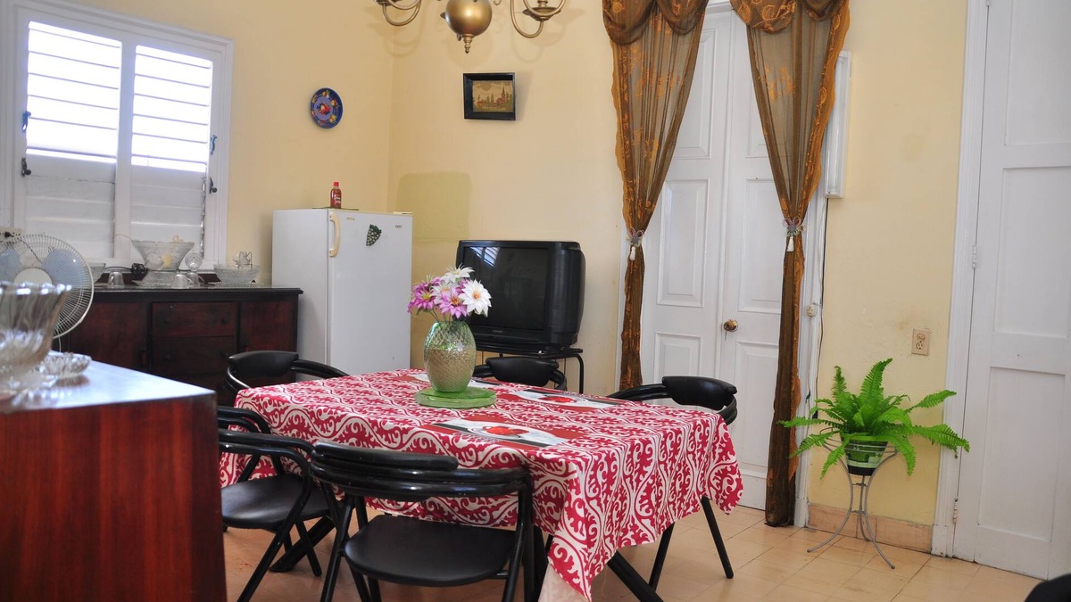 Cienfuegos House | Familia Cienfueguera