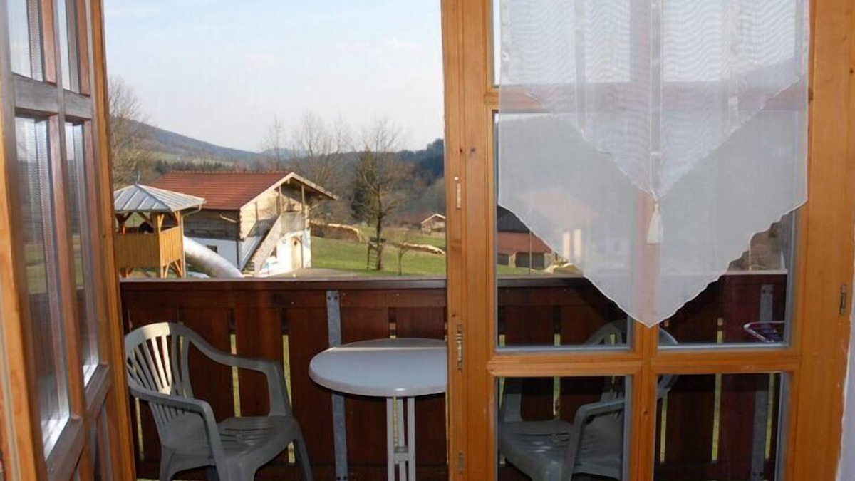 Maibrunn Apartment | Familienfreundliche Ferienwohnung mit Eigenen Balkon