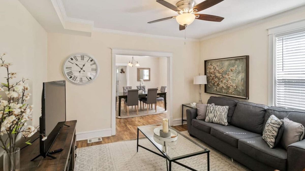 Libertyville House | Families Come Stay DT Libertyville near Naval Base