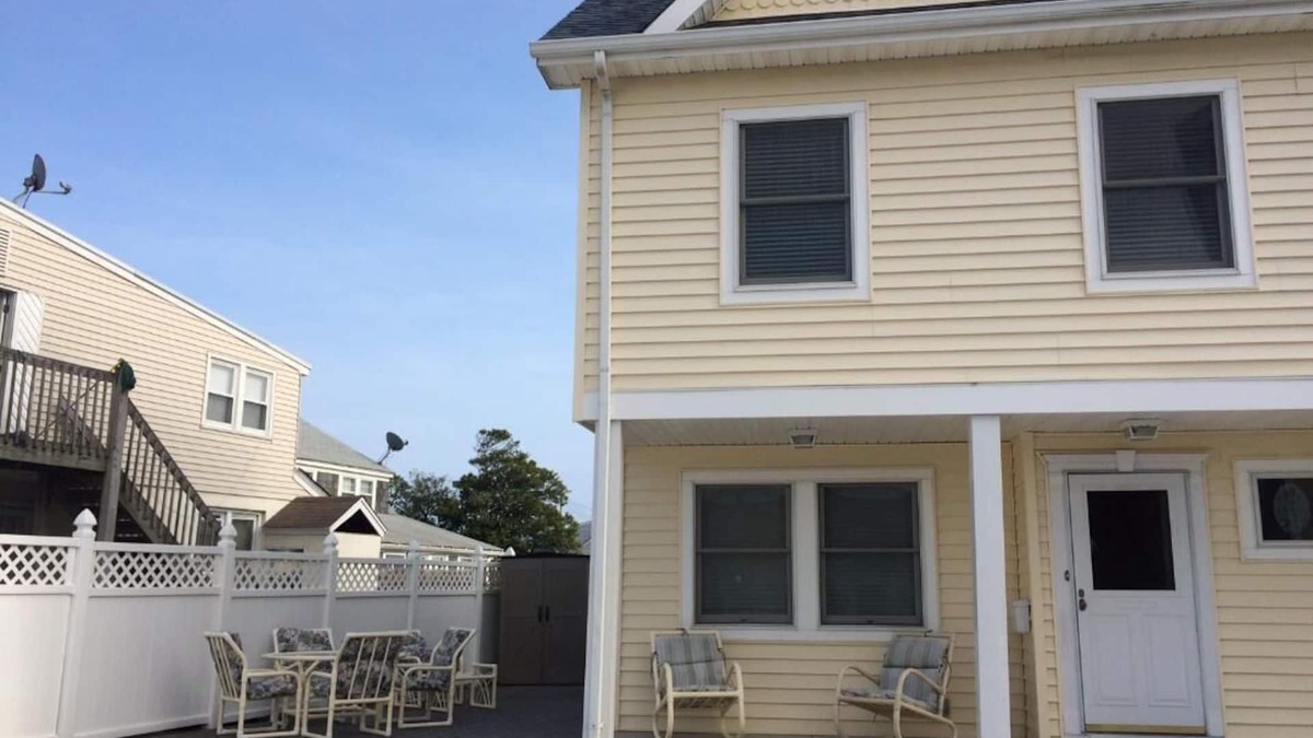 Point Pleasant Beach House | FAMILIES & RETIREES ONLY! Steps to Beach & Boardwalk! CLEAN, Near all activities