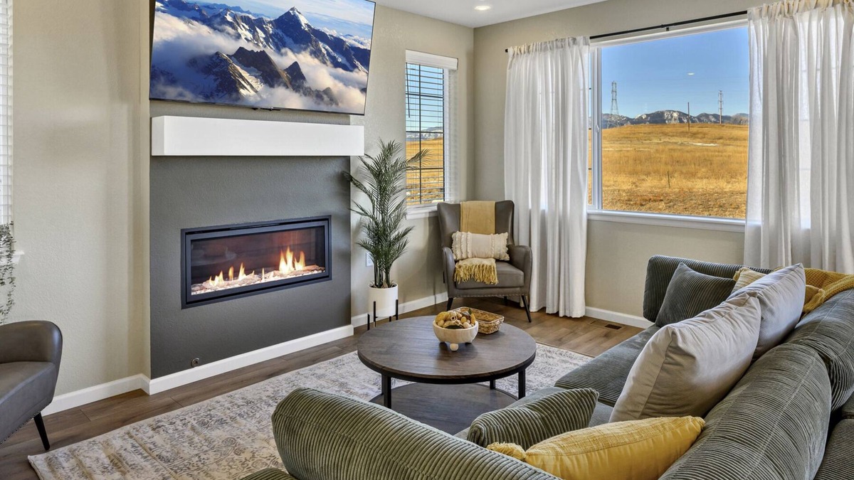Dupont House | Family 5BD Getaway – Views, Games, Golden Tee & Near Boulder!