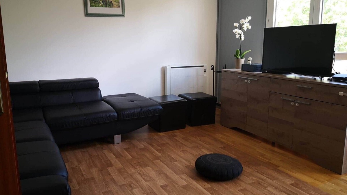 Montigny-le-Bretonneux Apartment | Family apartment near Versailles parking and balcony