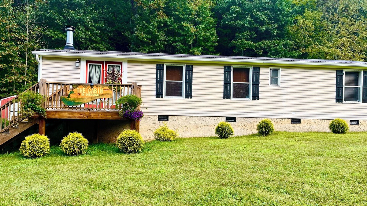 Mendota House | Family Adventure Base: Firepit, BBQ, outdoor games. Nearby Kayaking and Hiking!