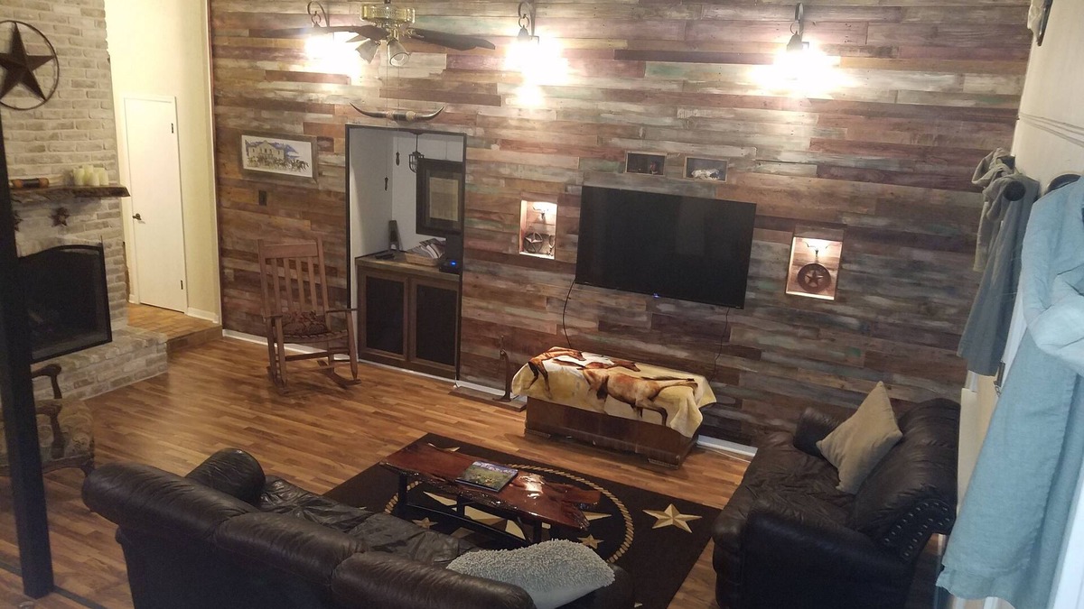 Vance Jackson House | Family and Pet friendly