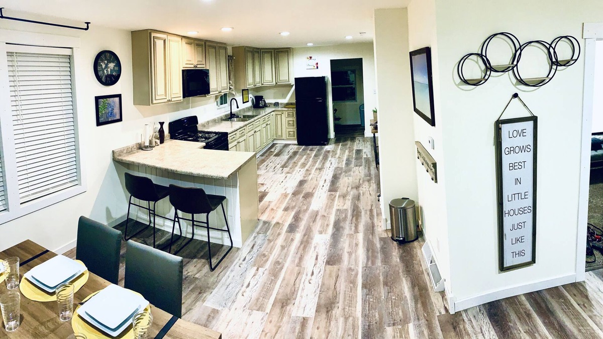 Oxford House | Family and Pet friendly! Near the Dells and Cascade Mountain.