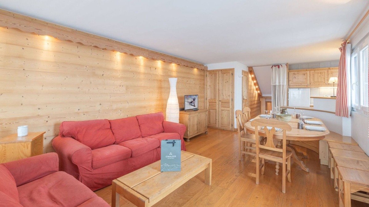 Jeux Apartment | Family apartment near slopes, bright, with mountain views