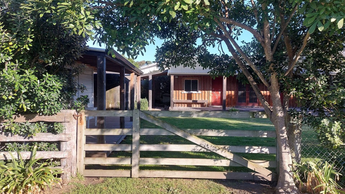 Wainui Cottage | Family Bach at the Stock Route, Wainui Beach.
