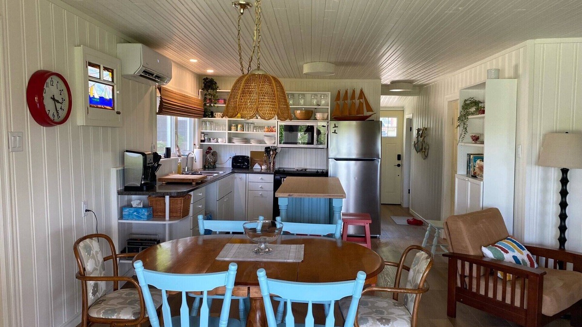 Pointe-du-Chene Cottage | Family Beach Getaway — Steps from Parlee Beach!