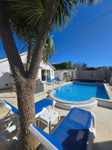 Kilgetty House | Family Bungalow with Private Pool