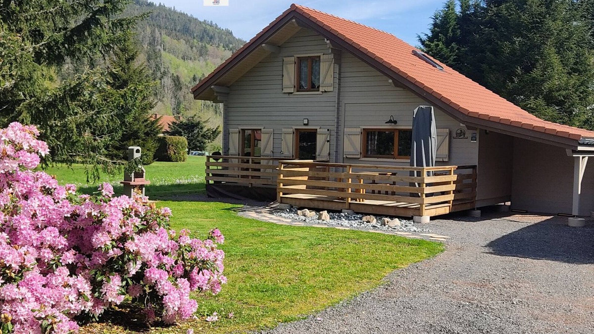 Ban-sur-Meurthe-Clefcy Ski Chalet | Family chalet with authentic charm and forest views. 15 mn from Gérardmer