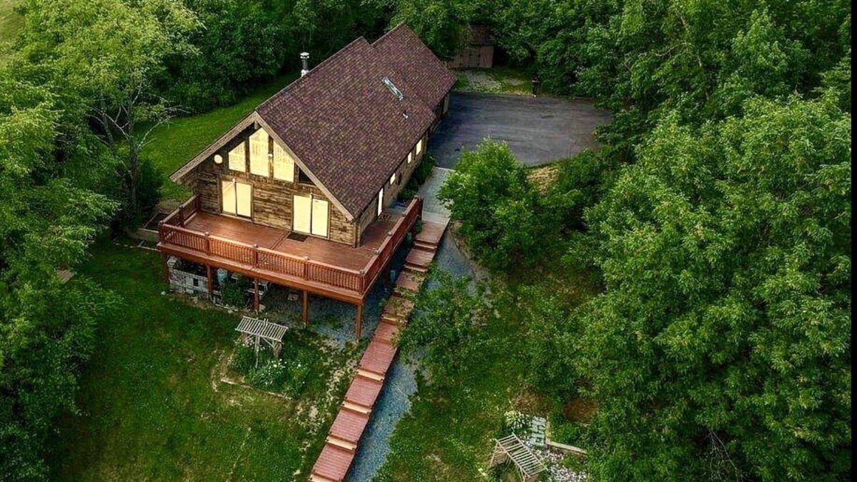 Town of Schodack Cabin | "Family Cabin: Hot Tub, Golf, Games, Sunset, Pet!"
